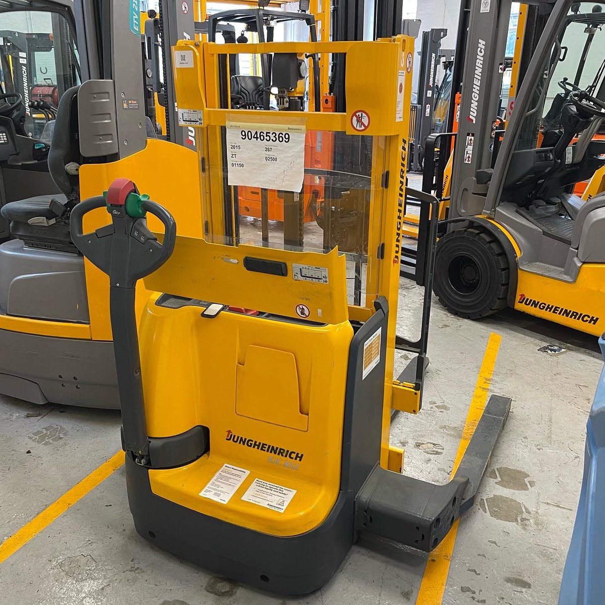 ManchesterVacs's tweet photo. New toy for the #warehouse in our new premises we hope to be in soon.
#forklift #straddlelift #straddleforklift #jungheinrich #jungheinrichforklift #straddlestackers https://t.co/l2sjvus80c