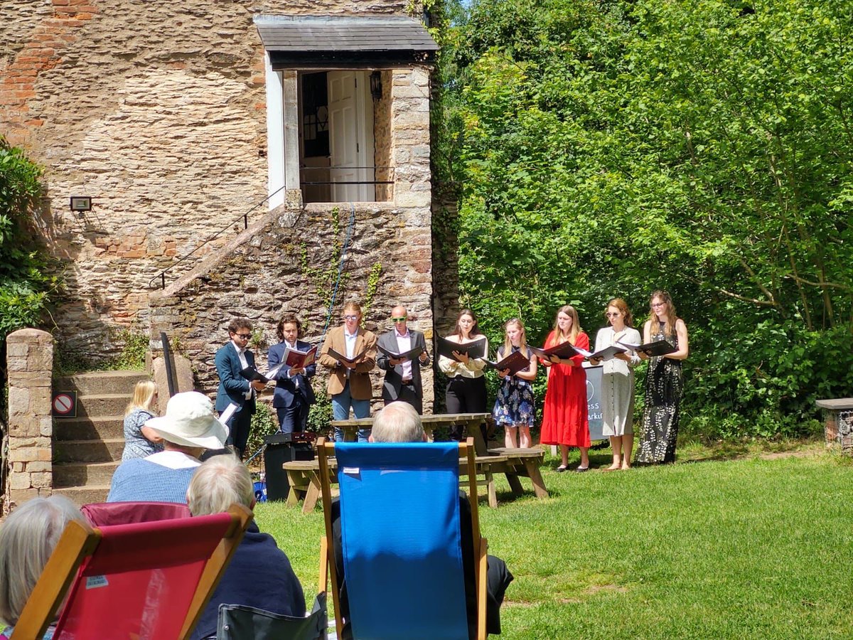 We had a wonderful sunny Sunday at Fyne Court for the Front Garden Festival. ☀️ We sang a little bit of everything whilst people relaxed in the sun - bliss! 🎶 Next Up - Sea 🌊 Change Saturday 25th June @StMikesWithout ⭐️ Tickets Here (@bathboxoffice): bathboxoffice.org.uk/whats-on/sea-c…