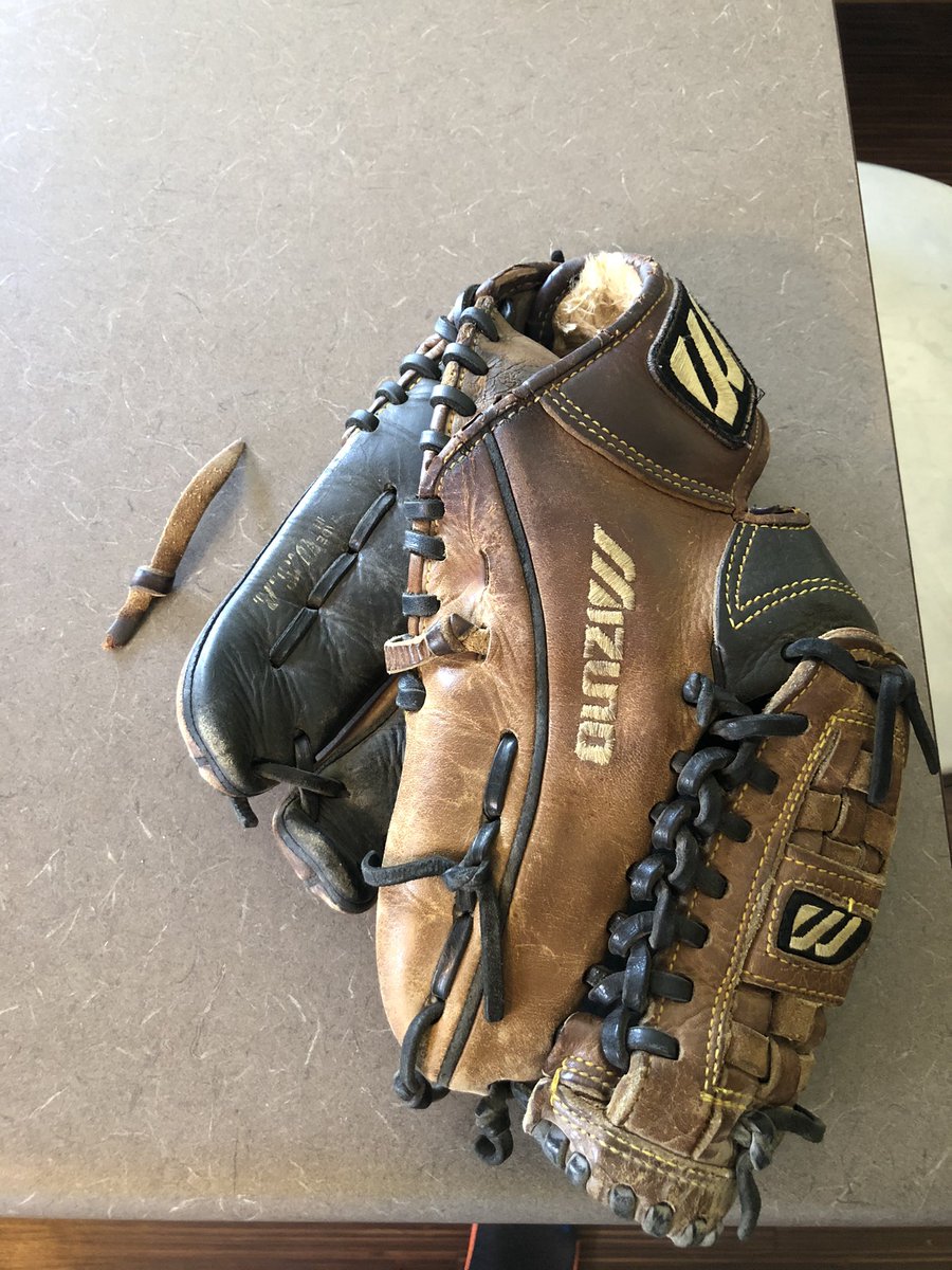 WarrenDailey's tweet photo. @MizunoBsballNA  A little over 23 years ago, I bought this glove to play infield as a sophomore in HS. It finally broke today. It’s been a good run!! https://t.co/OQDZ8DhAt3