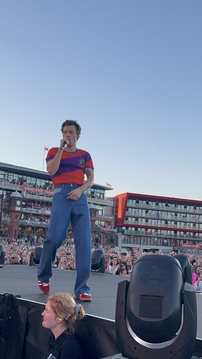 Harry performing at Emirates Old Trafford in Manchester, England - June 15 (via <a href="/witheldclouds/">giorgia</a>)