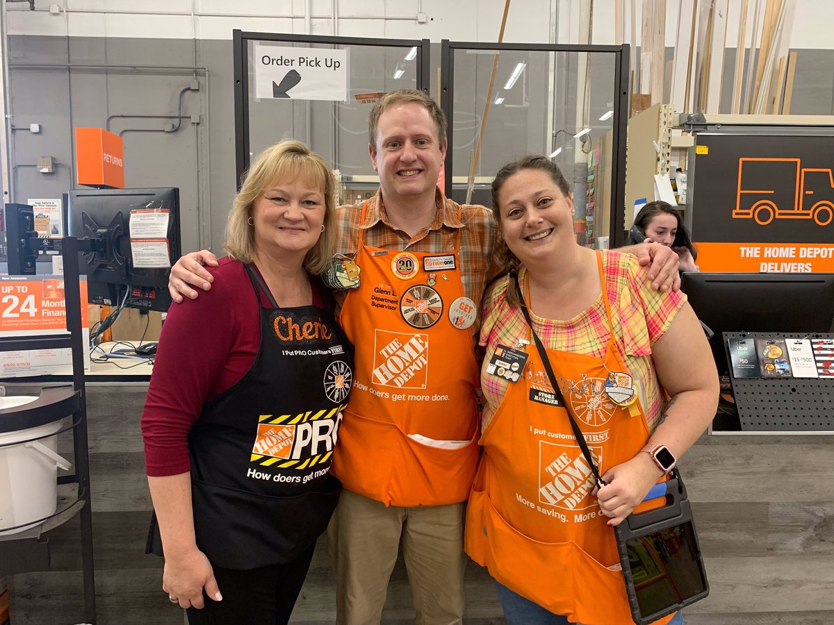 We have great leaders in our company and here are two of the best. Our RDO Cherie and new store manager Sarah. It was great helping store 1940 Algonquin on inventory day! <a href="/CherieAbbinanti/">Cherie Abbinanti</a> <a href="/stigler_sarah/">Sarah Stigler</a> <a href="/BrianLyonsHD/">Brian Lyons</a>