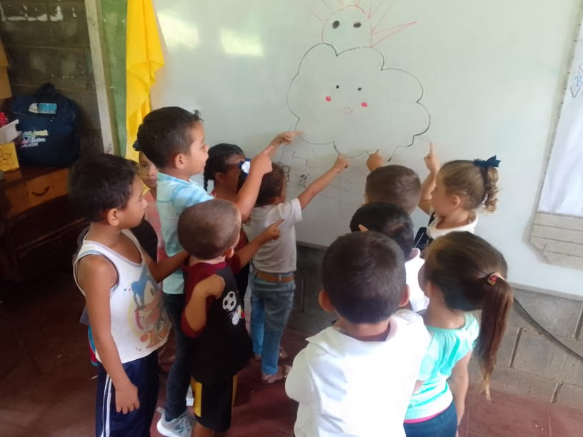 Desarrollando la hora de Creciendo en Valores.😍💙💙 <a href="/minednicaragua/">Ministerio de Educación Nicaragua</a> <a href="/salvadorVang/">Salvador Vanegas G</a> @TeustepeM #Nicaraguaenvictorias #Mined #4319FuerzaDeVictorias