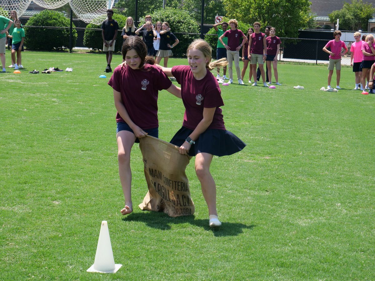 CaldwellGso's tweet photo. A highlight of our Dialectic School is the year-long Homeroom Challenge. Students in grades 6-8 compete in various activities ranging from pumpkin decorating, to basketball shooting, to hula hooping! We're proud to honor the 2021-2022 winners, Mr. Smith's 7th-Grade "Smartans!" https://t.co/6UGPrUQLJg
