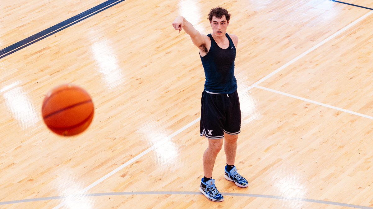 Hooping at the HUB.

#LetsGoX