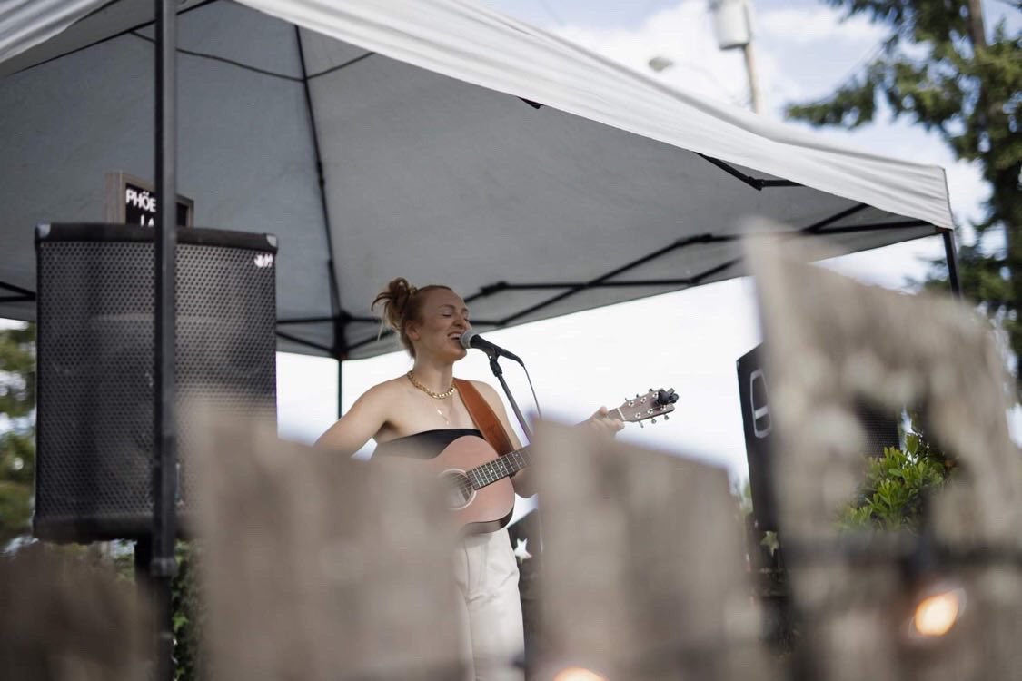 PhoenixLazare's tweet photo. Such a pleasure playing at @twangandpearl for their fundraising event last week ✨

It’s live music patio season!

Photo by Tatjana Liberty Photography https://t.co/rlgW9PokAQ