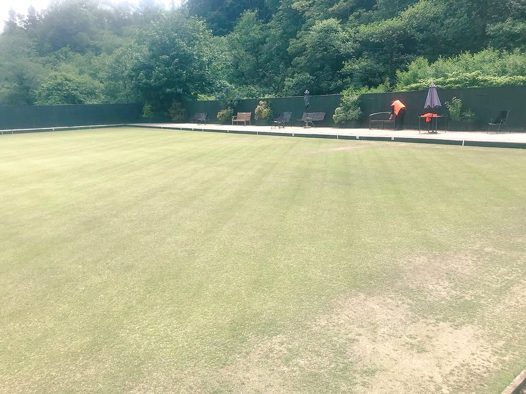 hmppswales's tweet photo. We have finished painting the Pontrhydyfen bowling club 
#CommunityPaybackWorks 
#TeachingPoPsNewSkills
#Bowling
#WellDoneAndysTeam https://t.co/pP7cPcSrKE