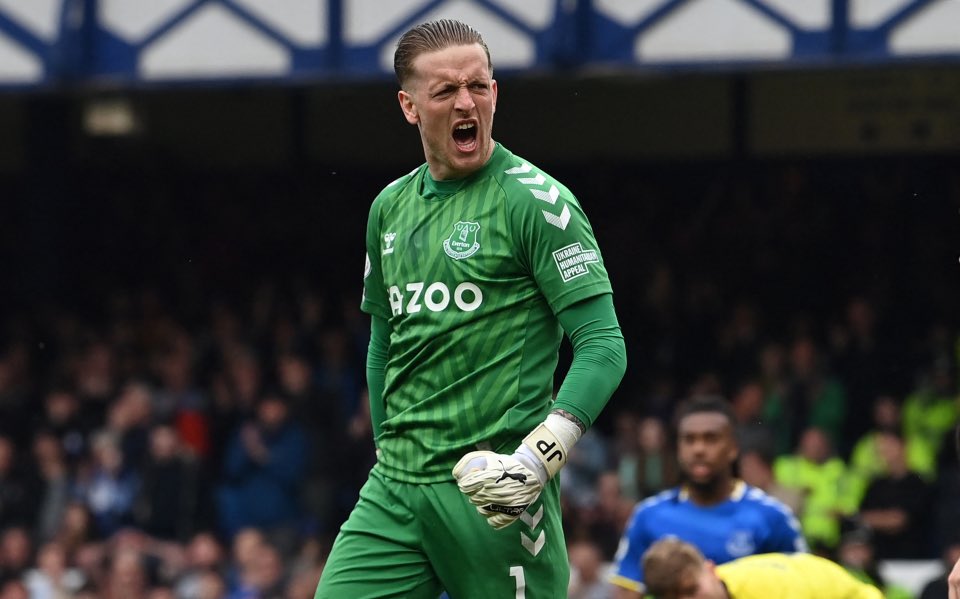 Arsenalnewschan's tweet photo. Who do YOU think will be the England number #1 at the World Cup ?! 🧤 👀

RT for Ramsdale                    LIKE for Pickford https://t.co/fEOGbogTSC