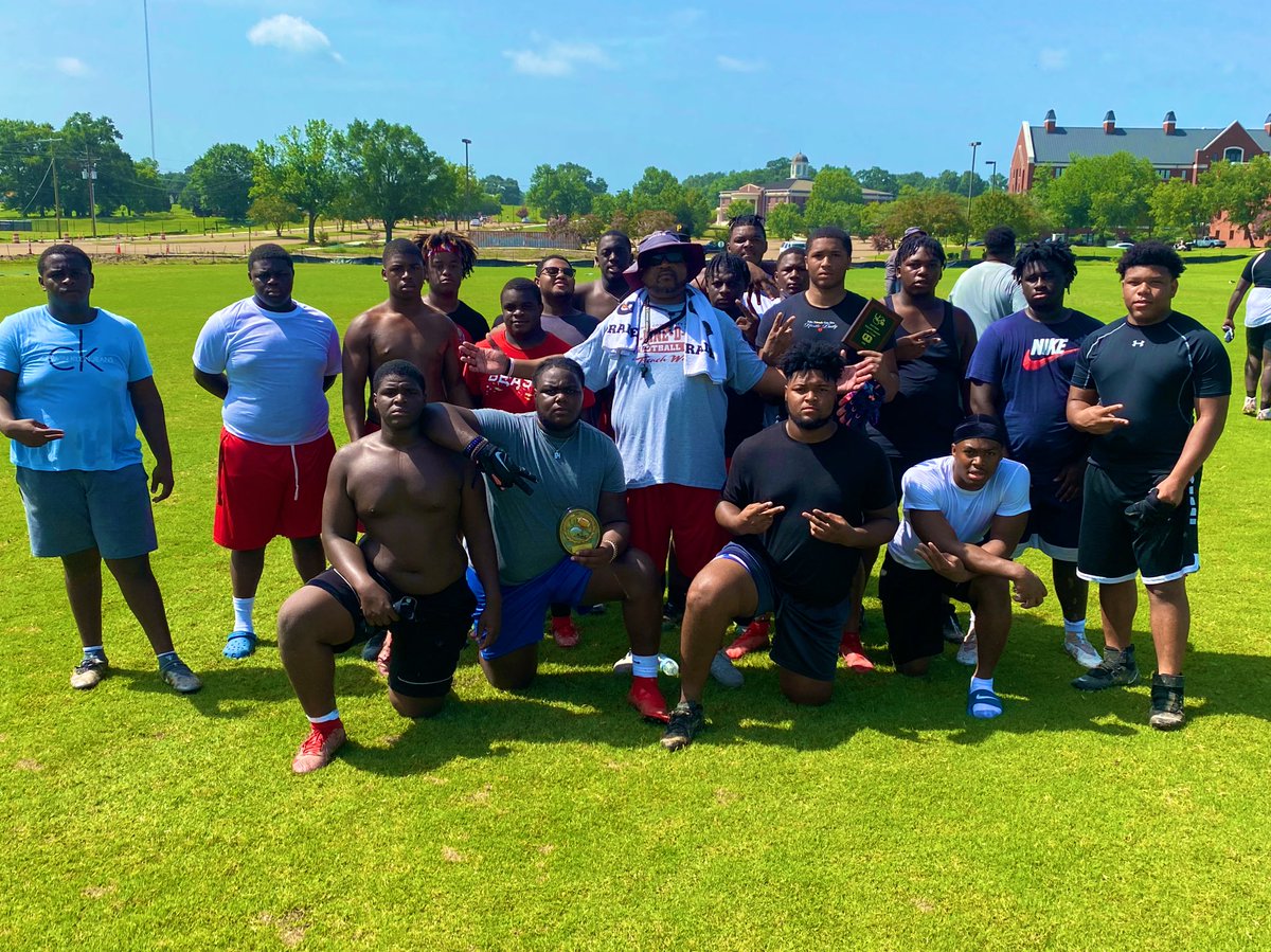 <a href="/CoachRogers88/">Marcus Rogers</a> Thanks to <a href="/HindsCC_FB/">Hinds CC Football</a> and <a href="/oc7888/">Larry Williams Head Football Coach Coahoma CC</a> for having us down at the overnight 3 day OL/DL camp!Everything was 1st class and we got some great work! <a href="/tr3yy_1k/">Jalandyn Humphrey</a> won MVDL and The BIG FELLA <a href="/DequariousWhite/">DeQuarious White</a> WON overall camp MVP!#StraightOutDaJUNGLE #TrenchWarfare 🐆🌴🦾🦍🔥🗣‼️