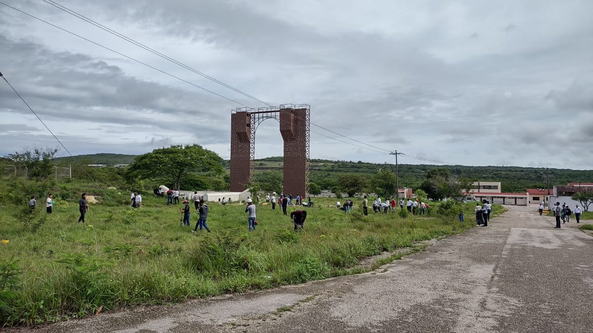 Enaproc's tweet photo. En la Escuela Nacional de #ProtecciónCivil Campus #Chiapas, se continua con actividades de #Reforestación en donde participan Docentes, Administrativos y Alumnos, con ello se fortalece el trabajo en equipo y cuidado del #MedioAmbiente. https://t.co/gCzZpfQj5w