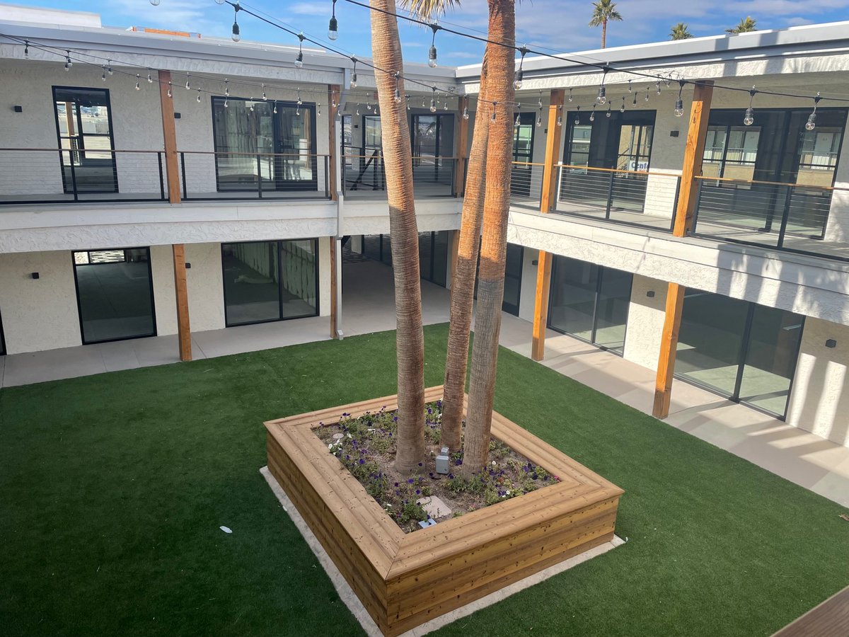 DapperCompanies's tweet image. We are in the midst of a $1 million reno at Airport Center on Paradise, just north of the Airport. Small office and retail spaces avail, starting at $900/mo. Specials available now. To learn more, visit dapperdevelopment.com/projects/lvac/