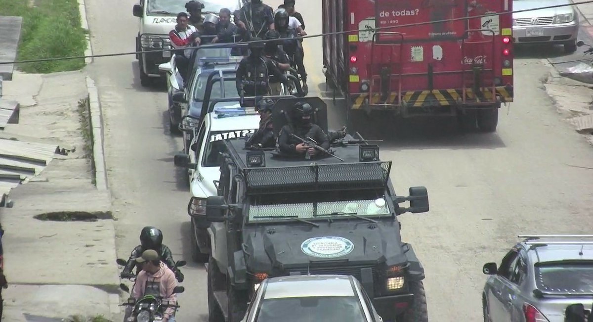 y_dpm's tweet photo. Elementos del Grupo Interinstitucional, conformados por @GN_MEXICO_, @SEDENAmx, @SSyPC_Chiapas y Policía Municipal de San Cristóbal de Las Casas continúan realizando patrullajes de seguridad y vigilancia en Mercado de Zona Norte y colonias aledañas, donde se reporta tranquilidad https://t.co/9c4wAlFACw