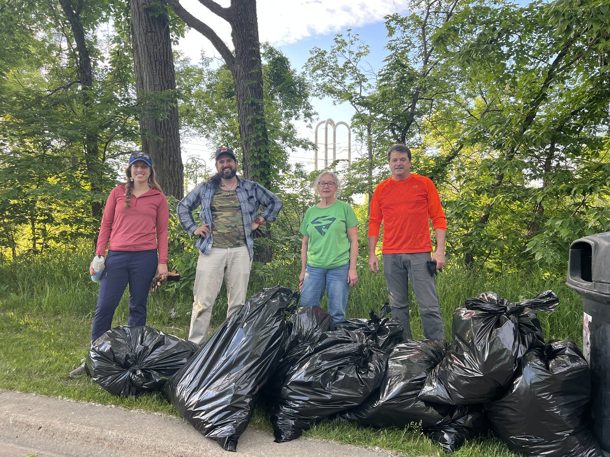 Making a difference: #NicolletIsland

Last week, volunteers helped tend to the demonstration prairie and pull garlic mustard at the Minneapolis site. This type of upkeep is crucial to protect this river habitat. Thank you to our incredible volunteers! #RiverDaysOfAction