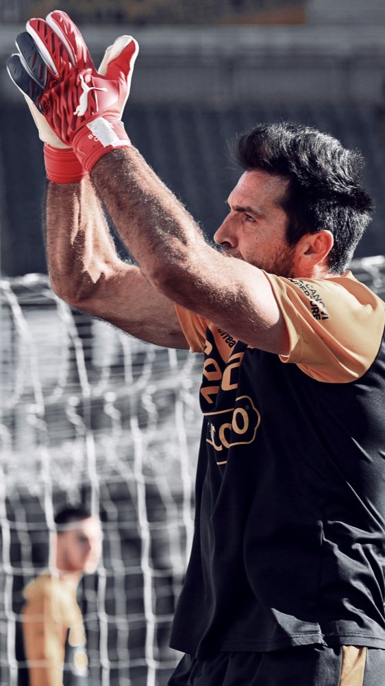 🤨💪🏻😁👏🏻

#WallpaperWednesday 📱🟡🔵