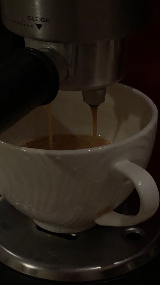 Rodriguez062124's tweet photo. No hay nada como una taza de café para estimular las células del cerebro. Sherlock Holmes ☕ https://t.co/gvWAF46IT5