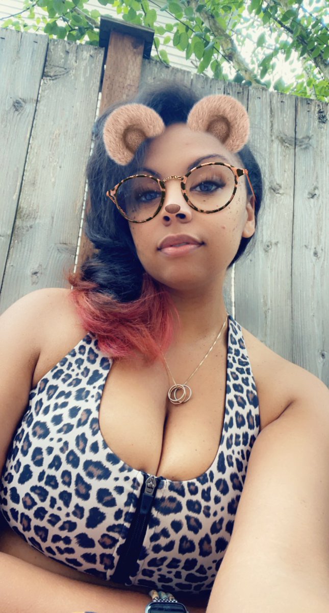 DouviaLiz's tweet photo. #leopard #leaopardprint #selfie https://t.co/GlEAaPwK2C