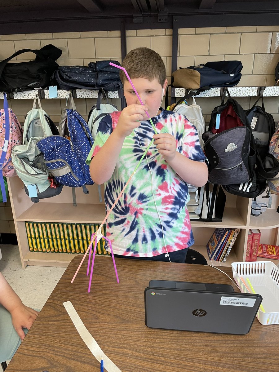 Hughes5thGrade's tweet photo. Here are some pictures from our STEM challenge today! Using only 15 straws and a little bit of tape these kiddos were off to make the tallest tower possible. #HAYNation #PBL @MrsCorreiraHAY https://t.co/qvOjxdCNtT