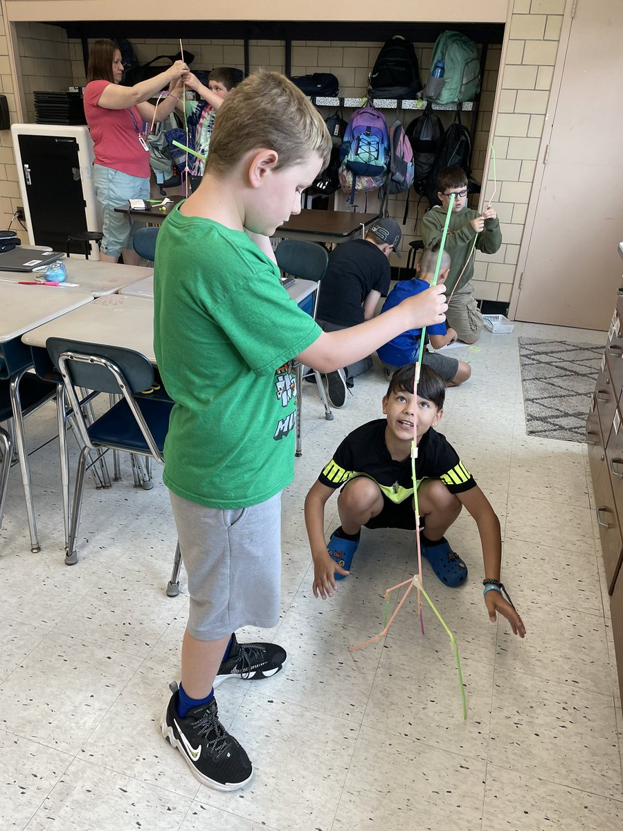 Hughes5thGrade's tweet photo. Here are some pictures from our STEM challenge today! Using only 15 straws and a little bit of tape these kiddos were off to make the tallest tower possible. #HAYNation #PBL @MrsCorreiraHAY https://t.co/qvOjxdCNtT