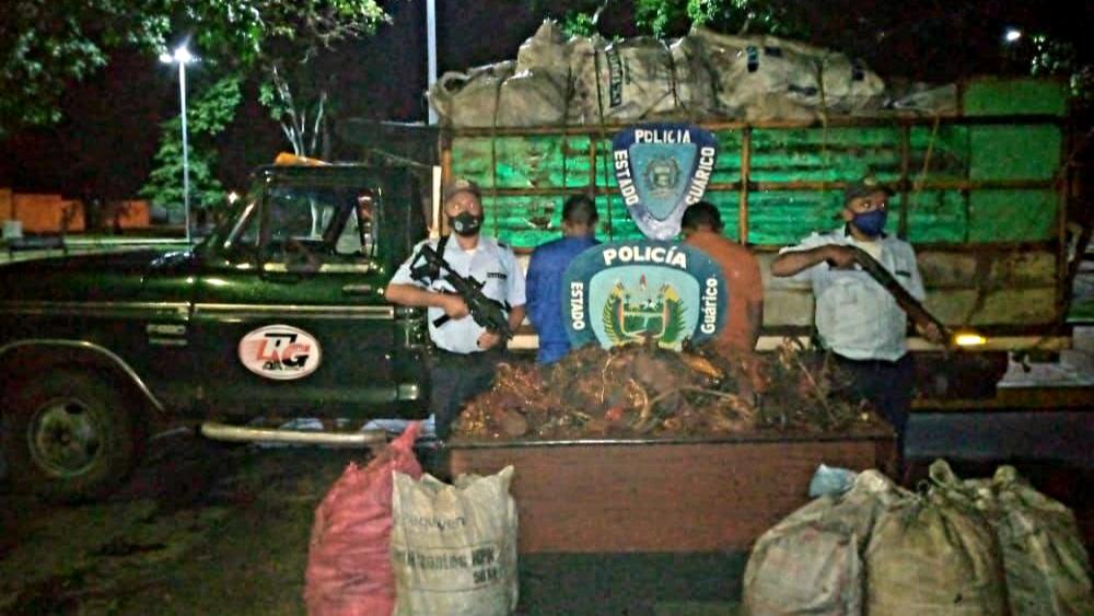 Guaricoseguro's tweet image. #15Jun|| Funcionarios adscritos al SVP, retuviron un Vehículo tipo Camión 350 transportando 1.111 Kilos de Material Estratégico, y la Detención en Flagrancia de dos (02) ciudadanos, los mismos quedaron a la orden del Ministerio Público.
#Ortiz
#CCP2
#LaVozDVenezuelaEnQatar