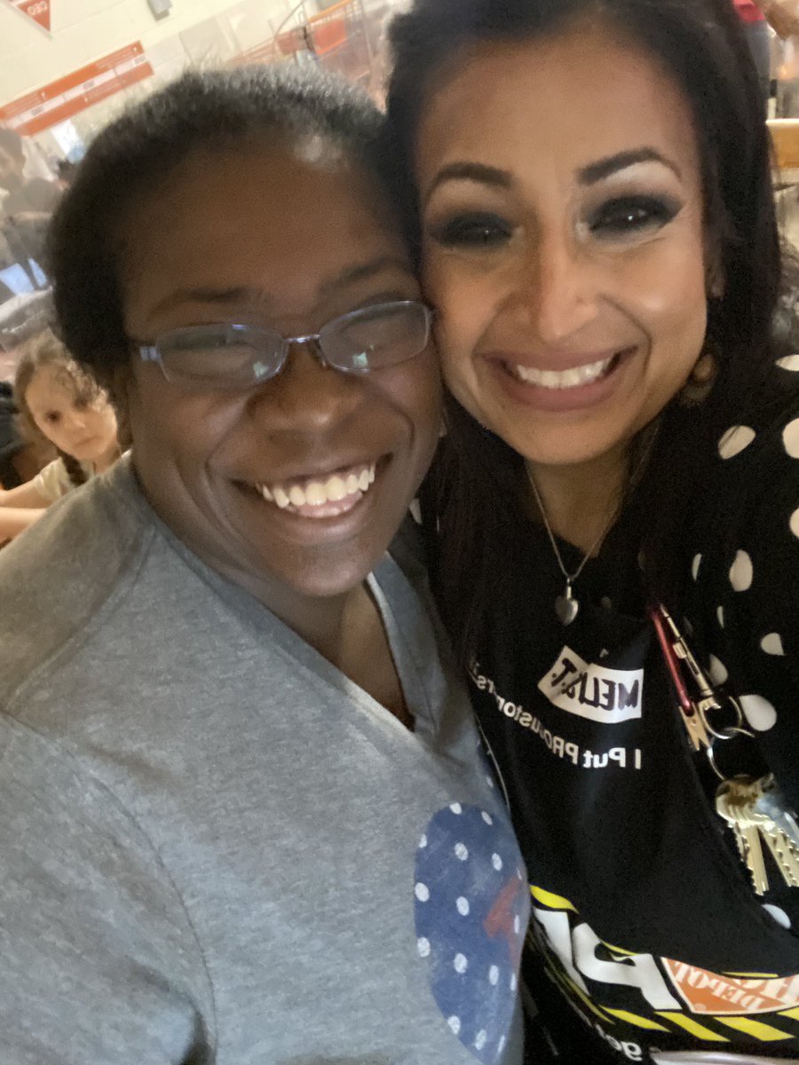 mellietHD's tweet photo. When you have community partnerships and someone who used to rock an orange apron is in the building.  Love my HD connections. ❤️ https://t.co/PrvStM2LW6