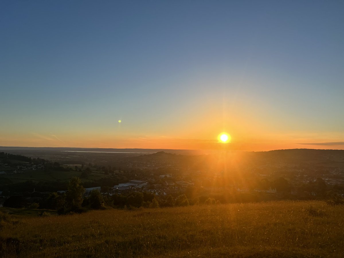 Running doesn’t feel quite so hard when that’s the view 🏃‍♂️ 🌅
