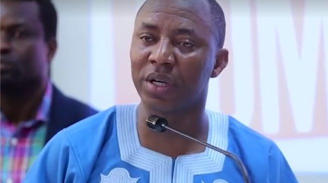 AaJessehalliday's tweet photo. A Sowore Supporter asked why He should step down for Peter Obi. 

Alright let's show him why!! 
Sowore Vs Peter Obi, Online voting. 
Let's see who wins 

Peter Obi = Retweet 
Sowore = Like 

Mbaka Ibadan #papaya Ameerah #PeterObi4President2023 #OBIdients #SoworeforPresident https://t.co/XStmOxTSWA