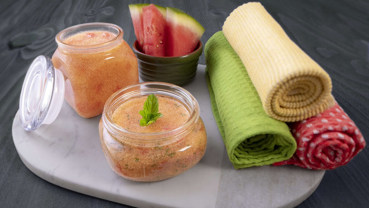 freshfromFL's tweet photo. Watermelon isn't just for eating! Try using it to make this Florida Watermelon Body Scrub. https://t.co/cvnpk8NGqf

#freshfromflorida #floridaagriculture #watermelon #floridawatermelon #watermelonrecipes #watermelonseason #bodyscrub #watermelonscrub #sugarscrub #watermelonrecipe https://t.co/pKlCKuimqz