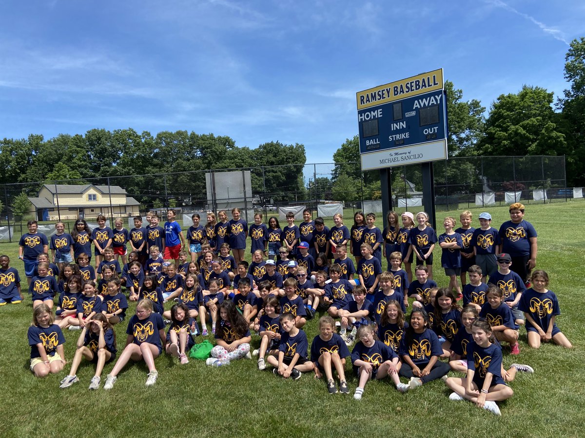 MsKLarkin's tweet photo. 3L has had a busy and fun-filled week so far! Monday, Ss shared their own poems at the Poetry Cafe. Tuesday, 3rd graders headed to Finch Park for the day! Today, Ss played in a kickball game organized by @TisdalePE. We can't wait to see wait else the week has in store for us! https://t.co/VyNm56MH3T