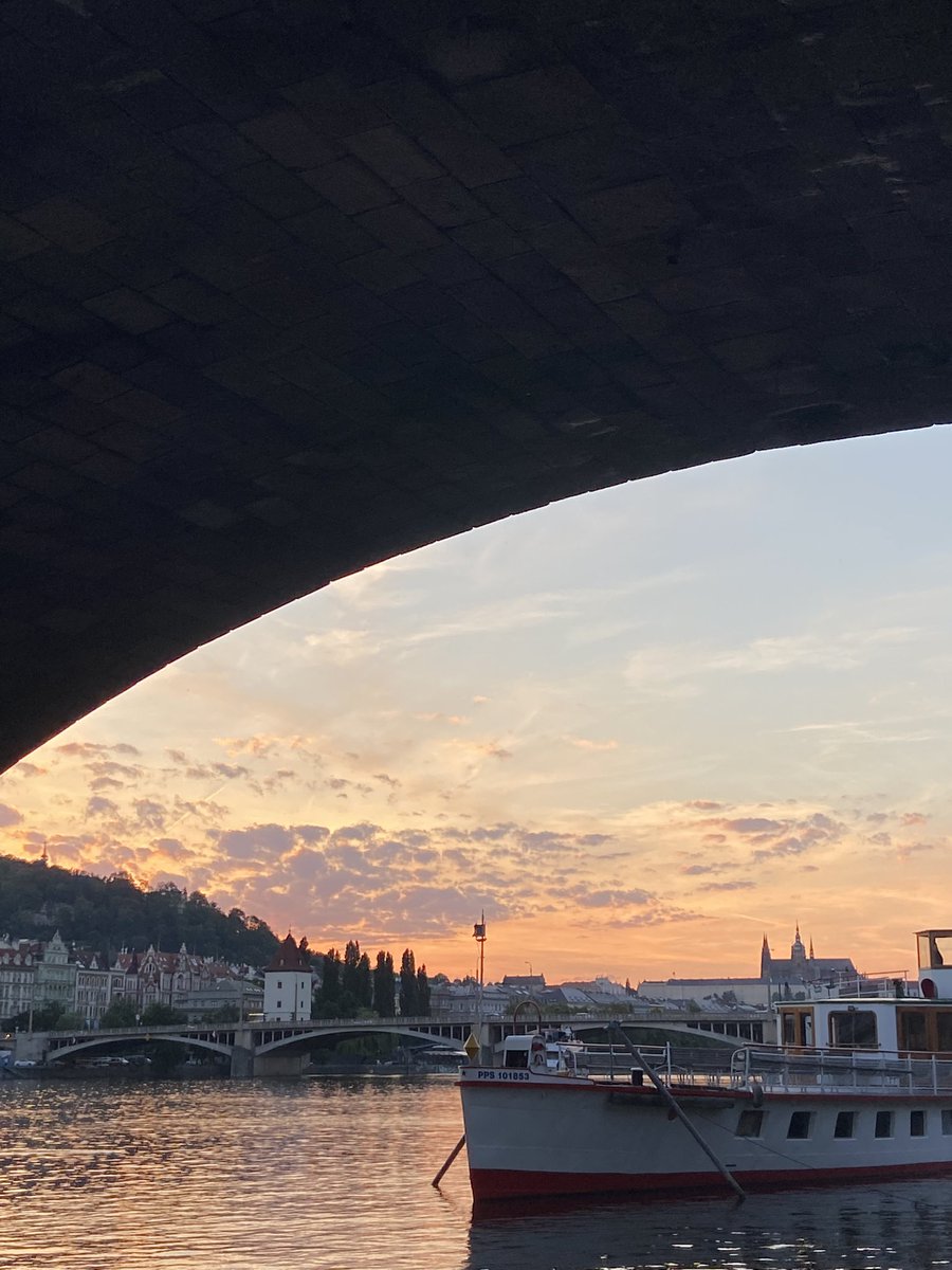 koppovak1's tweet photo. forever a slut for sunsets https://t.co/ikPsArDcJk