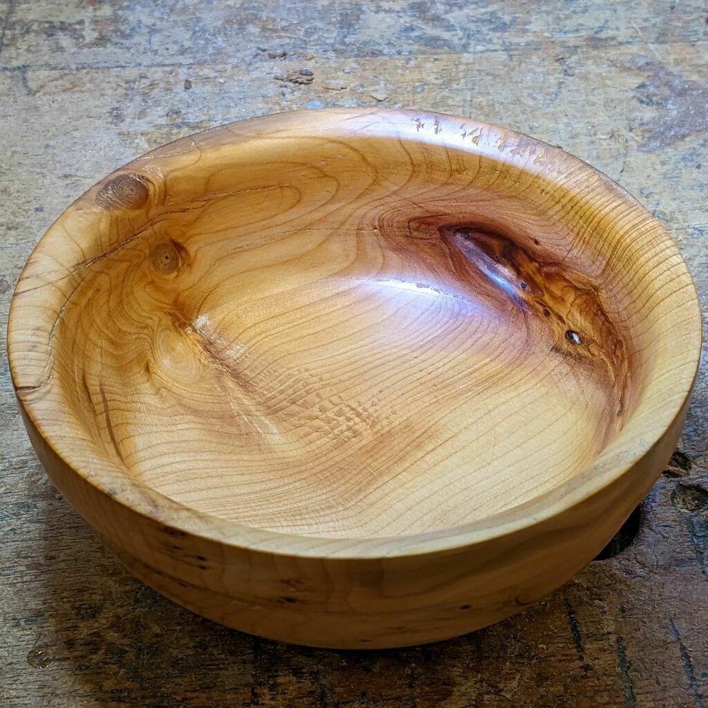 russtofer's tweet photo. This is the first successful bowl that I've done in a while. I finished it last night and discovered today that yew sawdust is toxic! Still got a dozen yew blanks to work through.
.
#woodwork #turning #woodturning #woodbowl #bowlturning #yew #practice #finishedobject #makers… https://t.co/CkZOwUysTd
