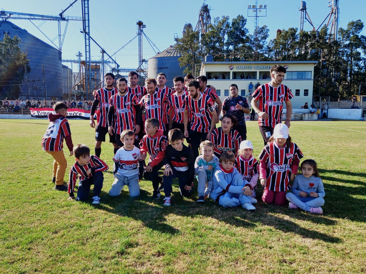 barracasdolores's tweet photo. #Local En un rato el Templo cerealero se viste de fiesta. Recibimos a #LaVillaFC en busca del liderazgo del Apertura!!
#VamosPorLa42
🔴⚪⚫ https://t.co/gdqdDKIy28