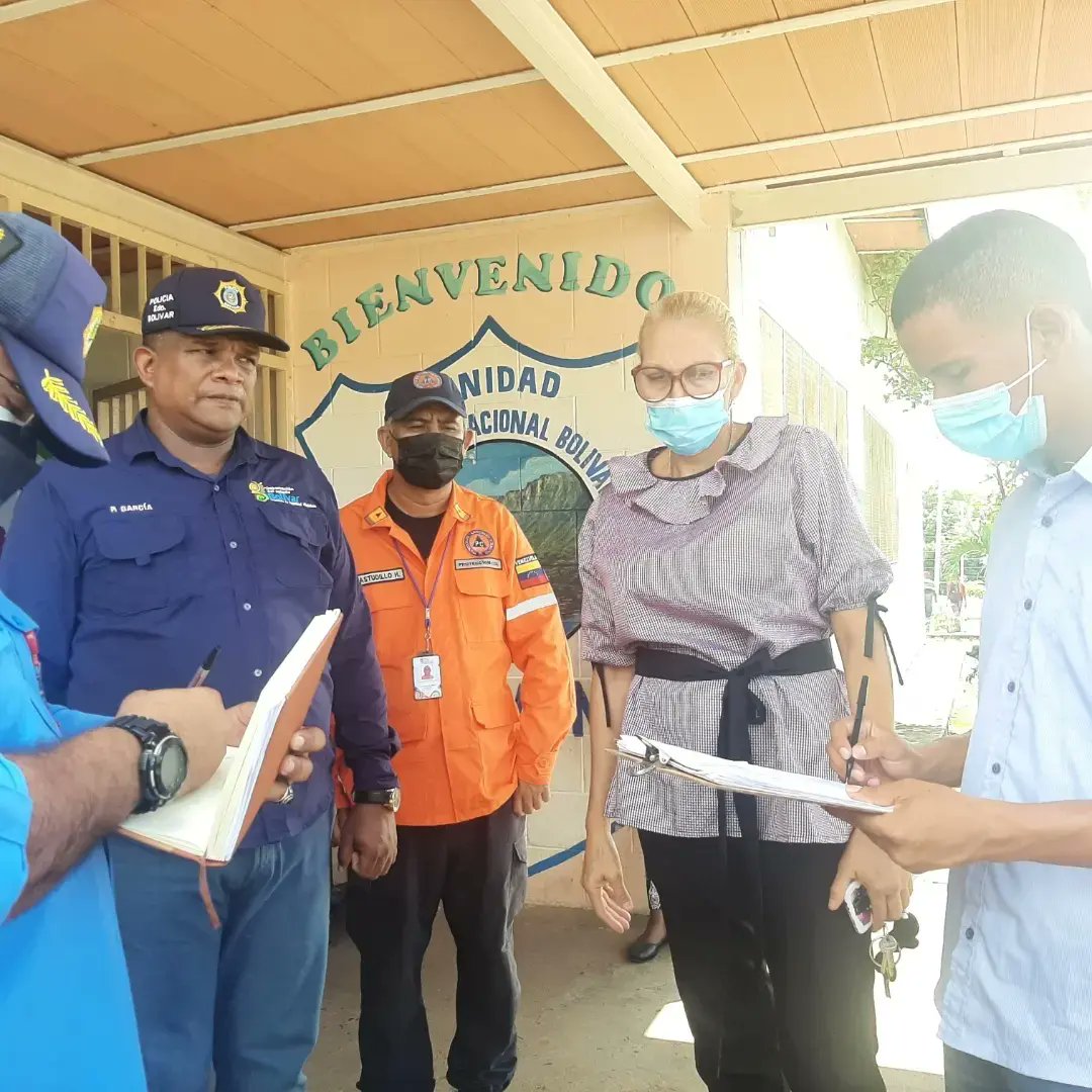 SSC_BOLIVAR's tweet photo. Organismos de Seguridad Ciudadana inspeccionaron comunidad Los Monos #Castillito para evaluar la situación de 464 familias vulnerables ante la inminente crecida del río Caroní. Plan articulado entre el gobernador @amarcanopsuvy el alcalde @OviedoPSUV . #PEB #PM #ProteccioCivil https://t.co/d4H3RxPd0o