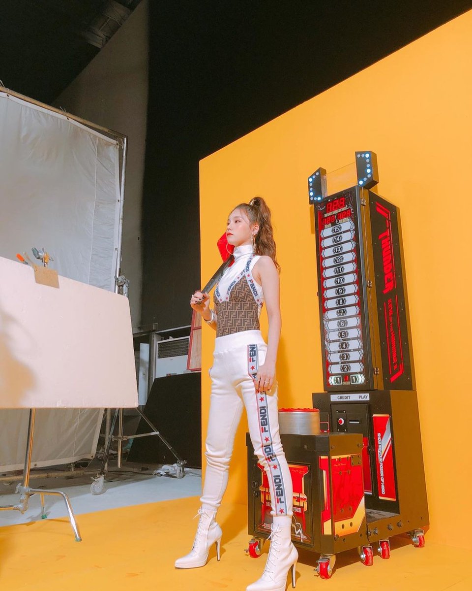 ITZYFrance_FAN's tweet photo. 「 🦄 」 13.06.2022 ▸ #ITZTAGRAM
"Merci pour 300M de vues pour le MV de "DALLA DALLA 🖤"
1/2
#Yeji #예지
#ITZY #있지 #MIDZY #믿지
——
© Instagram | Itzy France https://t.co/YluJmTDeVM
