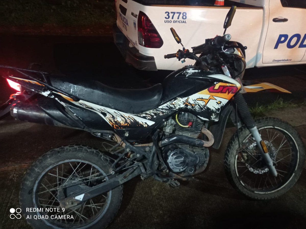 fuerzapublicaCR's tweet photo. #Purral #Goicoechea
La @fuerzapublicaCR intervino a un hombre de apellido Rojas quien conducía una motocicleta al parecer robada.
Este sujeto cuenta con una orden de captura por homicidio,tentativa de homicidio y privación de libertad por lo que fue remitido a celdas judiciales. https://t.co/2eO0x5Etdh