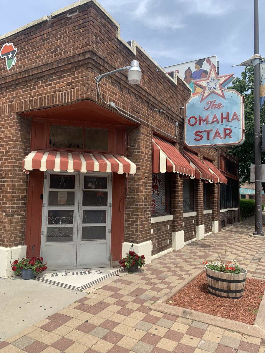 FlaxbeardMark's tweet photo. #ThingsAreLookingUpOmaha! 20th Edition  “Cool Historical Buildings” 1. Joslyn Castle 1903. 2. Flatiron building 1912. Blackstone Hotel 1915 -invented Rueben Sandwich. Omaha Star Newspaper 1938 #Omaha #GoOmaha #CWSOmaha @LaineyFlax @jaflax @Joe_Flax @flaxbeer @Jean_Stothert https://t.co/hrfu8cpN0K
