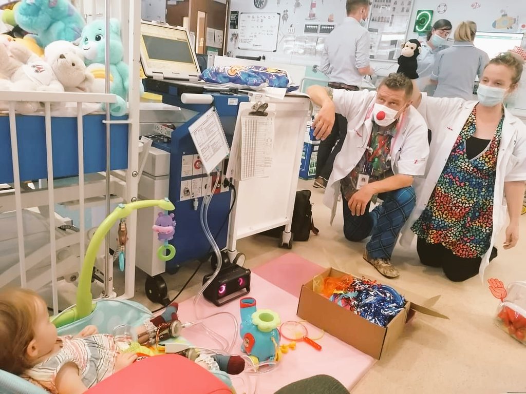 Beatrix♥️Childhood♥️Transplant (@beatrixheart22) on Twitter photo Beatrix had a visit from <a href="/ClownDrs/">ClownDoctors-TINArts</a> <a href="/CHUFOfficial/">#CHUF</a> today! She's very wary of strangers, Dr's and anyone who puts on blue gloves but they didn't give up ♥️#hospital #heart #charity #baby Beatrix had a visit from <a href="/ClownDrs/">ClownDoctors-TINArts</a> <a href="/CHUFOfficial/">#CHUF</a> today! She's very wary of strangers, Dr's and anyone who puts on blue gloves but they didn't give up ♥️#hospital #heart #charity #baby