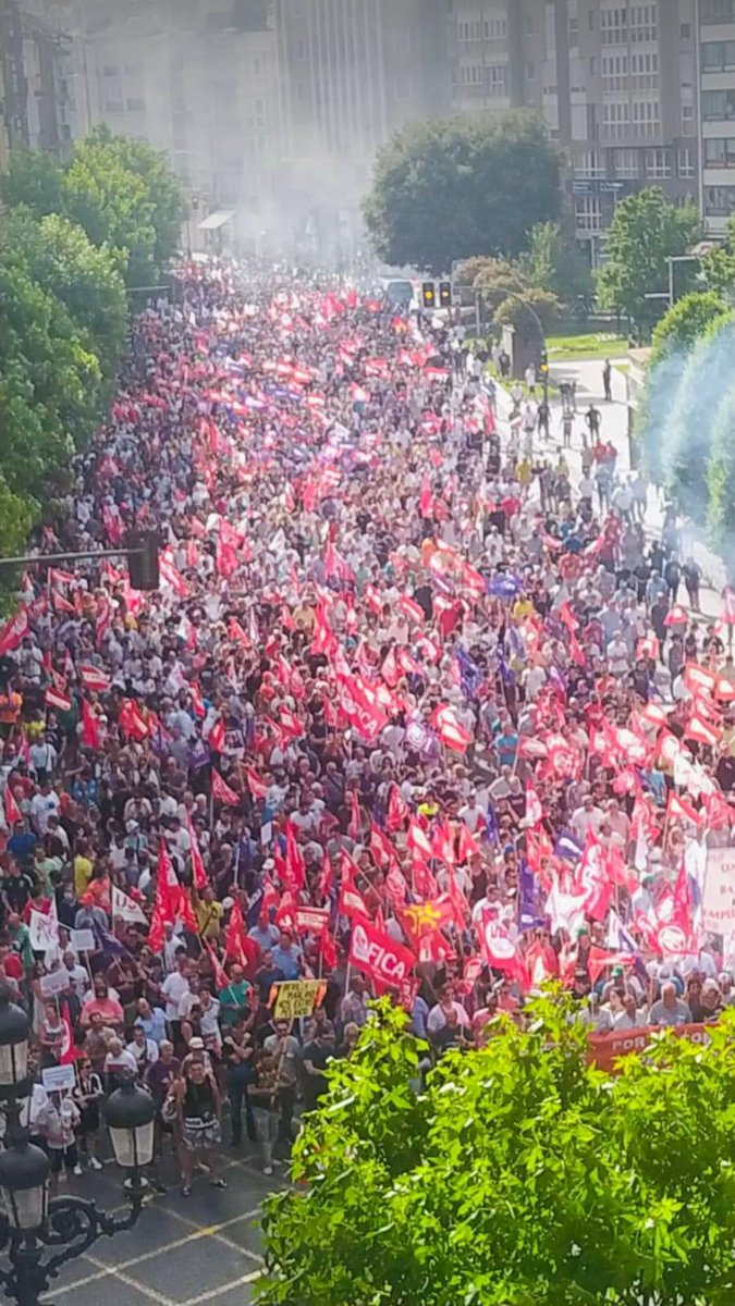 Hoy ha sido un gran día, mañana seguimos las negociaciones, según la patronal, este era el sueño sindical de 200 delegados, igual si lo multiplican por 100 les sale la cuenta, pocos días se ven a 20.000 personas en una manifestación, esto no es un capricho, es una necesidad.