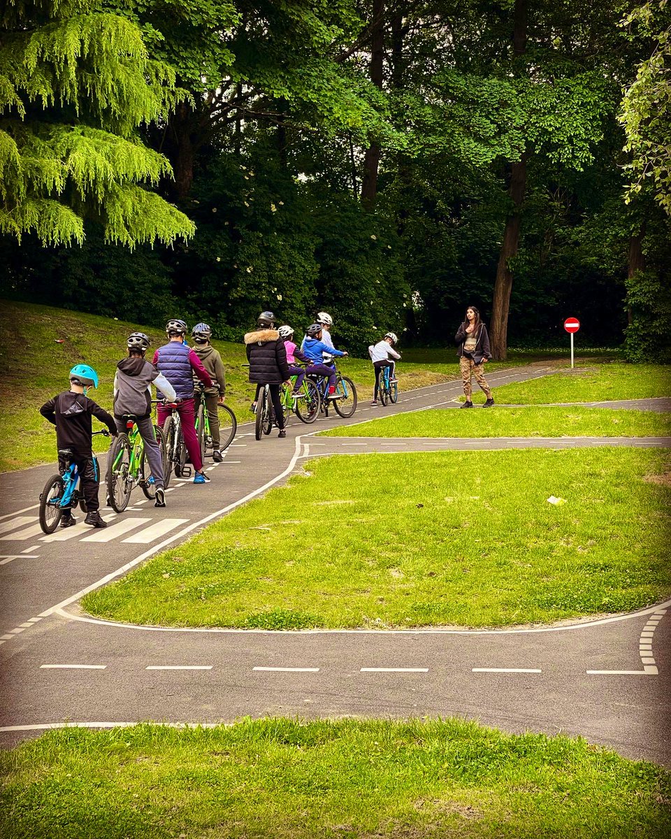 Excellent turn out at all our @wearecyclinguk #bigbikerevival events last weekend. If you missed out join us this Saturday 18th June at #Bowlingpark #bradford 12.30pm or Sunday at 12pm for a led ride on the #spenvalleygreenway for full details check here: hopon.bike/book-session/