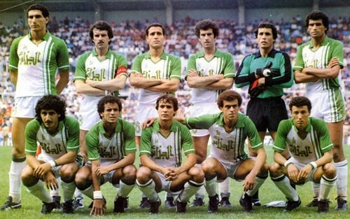 _BeFootball's tweet photo. 🔙🇩🇿 Le 16 juin 1982, l’équipe nationale d’Algérie réalisait le plus grand exploit de son histoire en battant l'Allemagne en Coupe du Monde grâce à des buts de Rabah Madjer &amp; Lakhdar Belloumi. https://t.co/Knsh6y022L