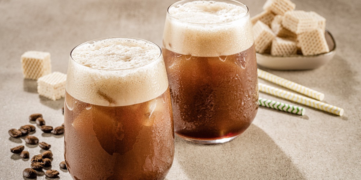 Who would you share a moment of indulgence with this caffè shakerato (Italian Shaken Iced Coffee) paired with our delicious Loacker wafers? Tag your buddy below!