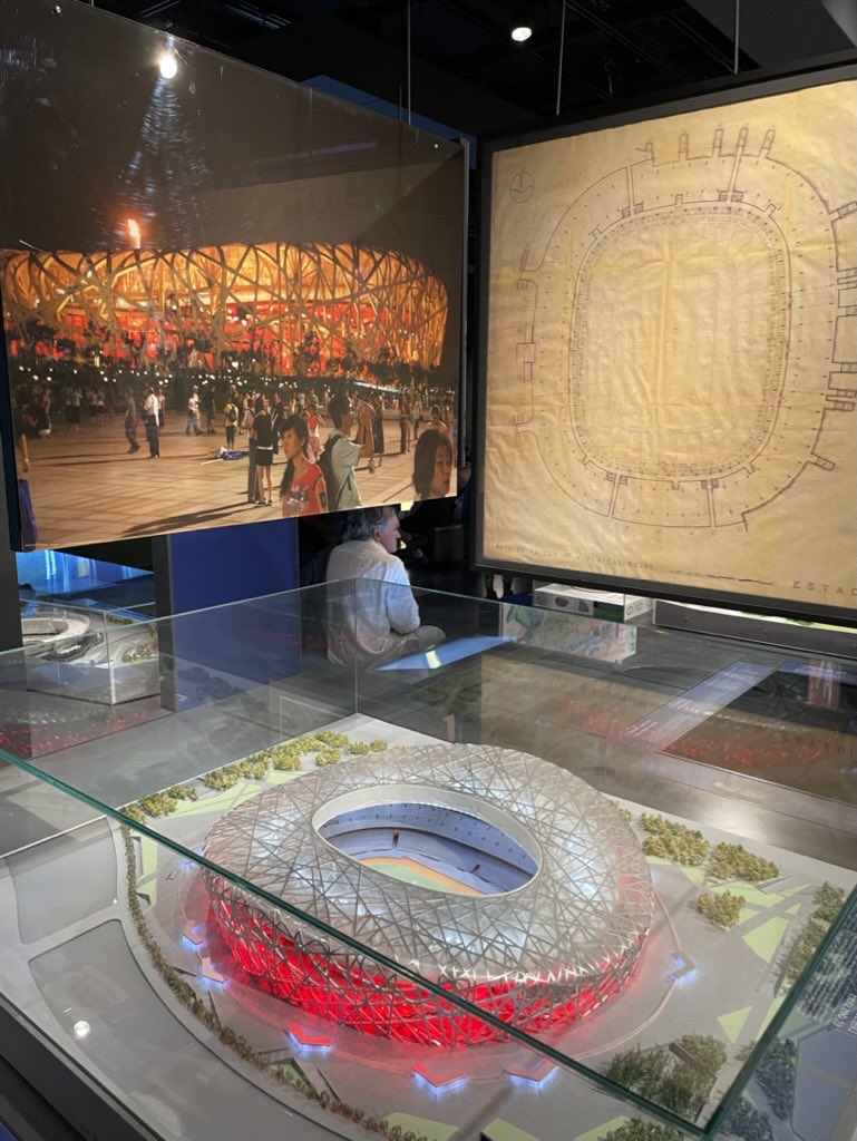 fernandolcezar's tweet photo. Il a également été l'occasion de visiter l’@olympicmuseum 

Je tiens à remercier les organisateurs et tous les collègues pour l'opportunité de pouvoir participer à ces réunions pleines de discussions intéressantes. https://t.co/dyCTSQn3cv