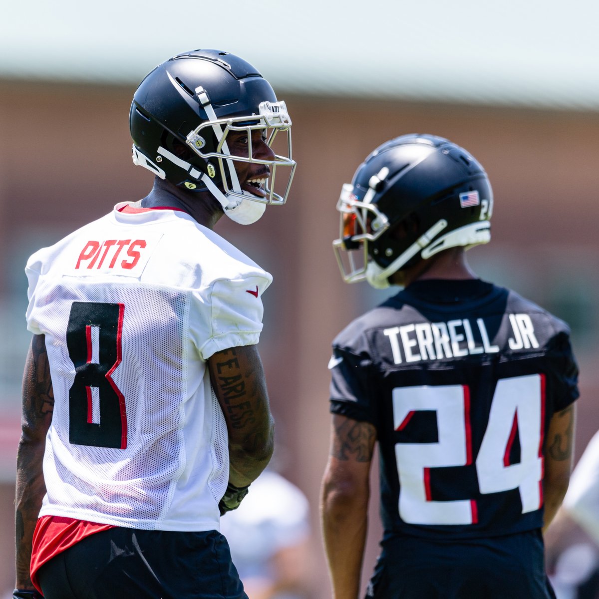 AtlantaFalcons's tweet photo. 🦄 vs. 🏝 https://t.co/jMSpKlCjQV
