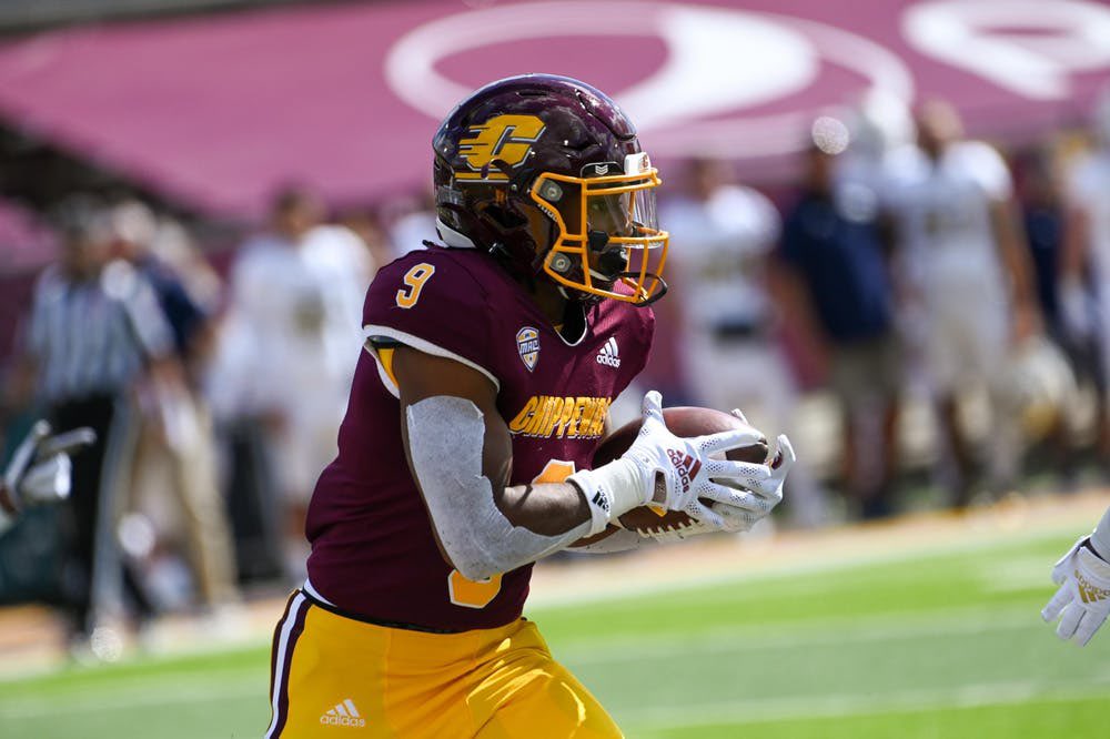 After a great conversation with @CoachScott95, I’m blessed to receive an offer from Central Michigan University!!🔥⬆️ #FireUpChips <a href="/CoachMcElwain/">Jim McElwain</a> <a href="/CMU_Football/">Central Michigan Football</a>

@CoachMike_AC
@Khard5one
@AC_StingraysFB