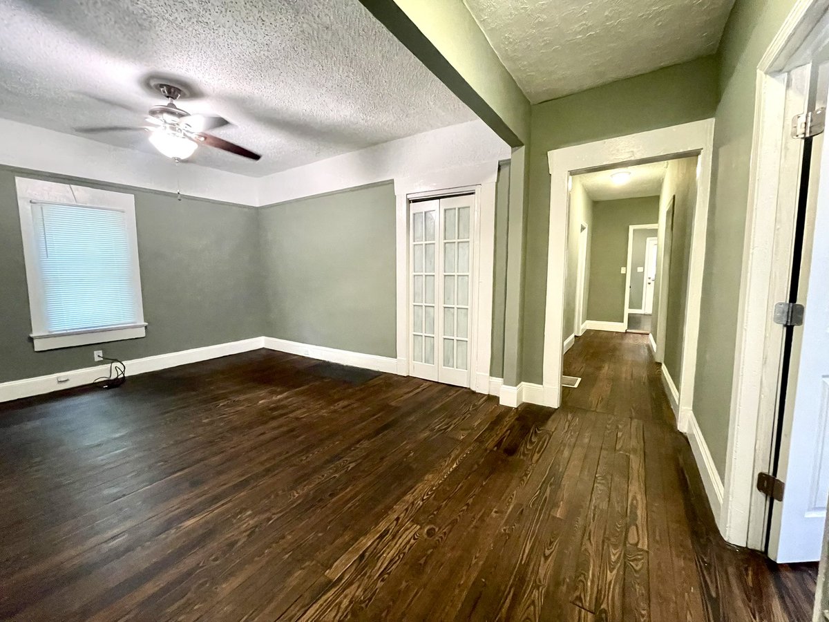 hushnowbbybby's tweet photo. It’s like brand new again after only six months of nights and weekends of slaving away fixing more shit than I even knew possible for tenants to break!! #pittsburghatl #1100block #finallydone https://t.co/jPqo4KLXLZ