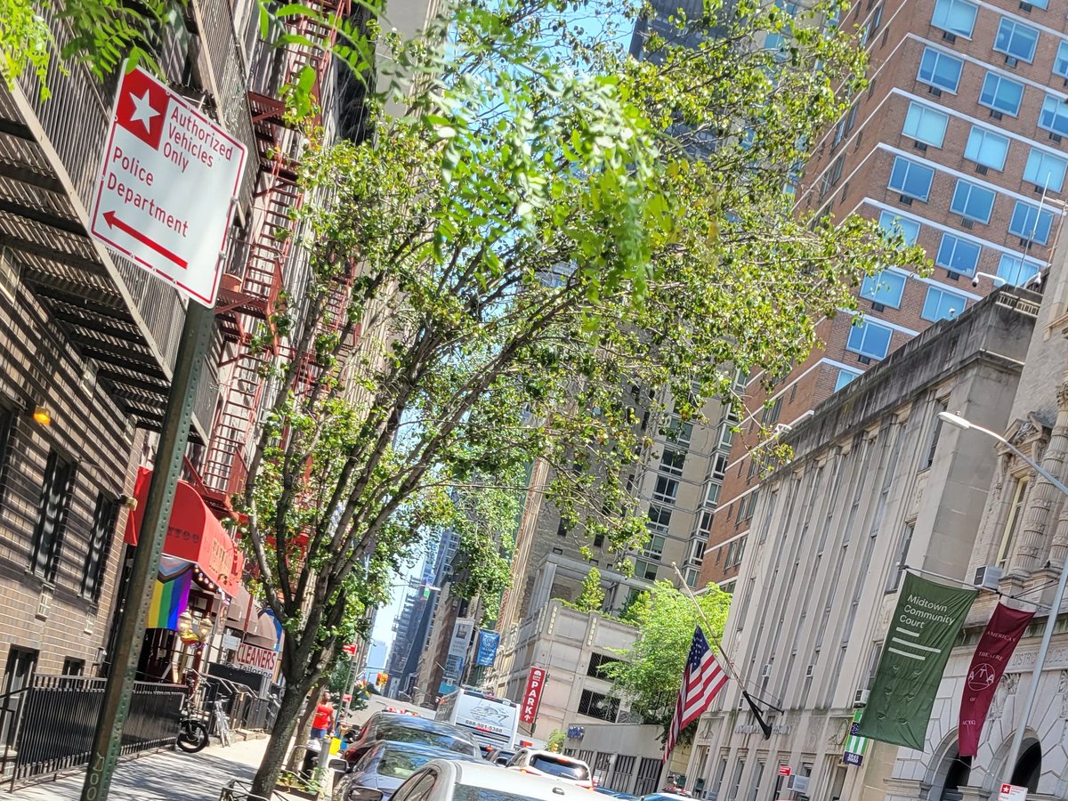 placardabuse's tweet image. This dopey note is really a poor excuse for a #FakePlacard.

But it's good enough for parking privileges at the @NYPDMTN anyway.

#ZeroIntegrity
#PlacardCorruption
#CultureOfCorruption