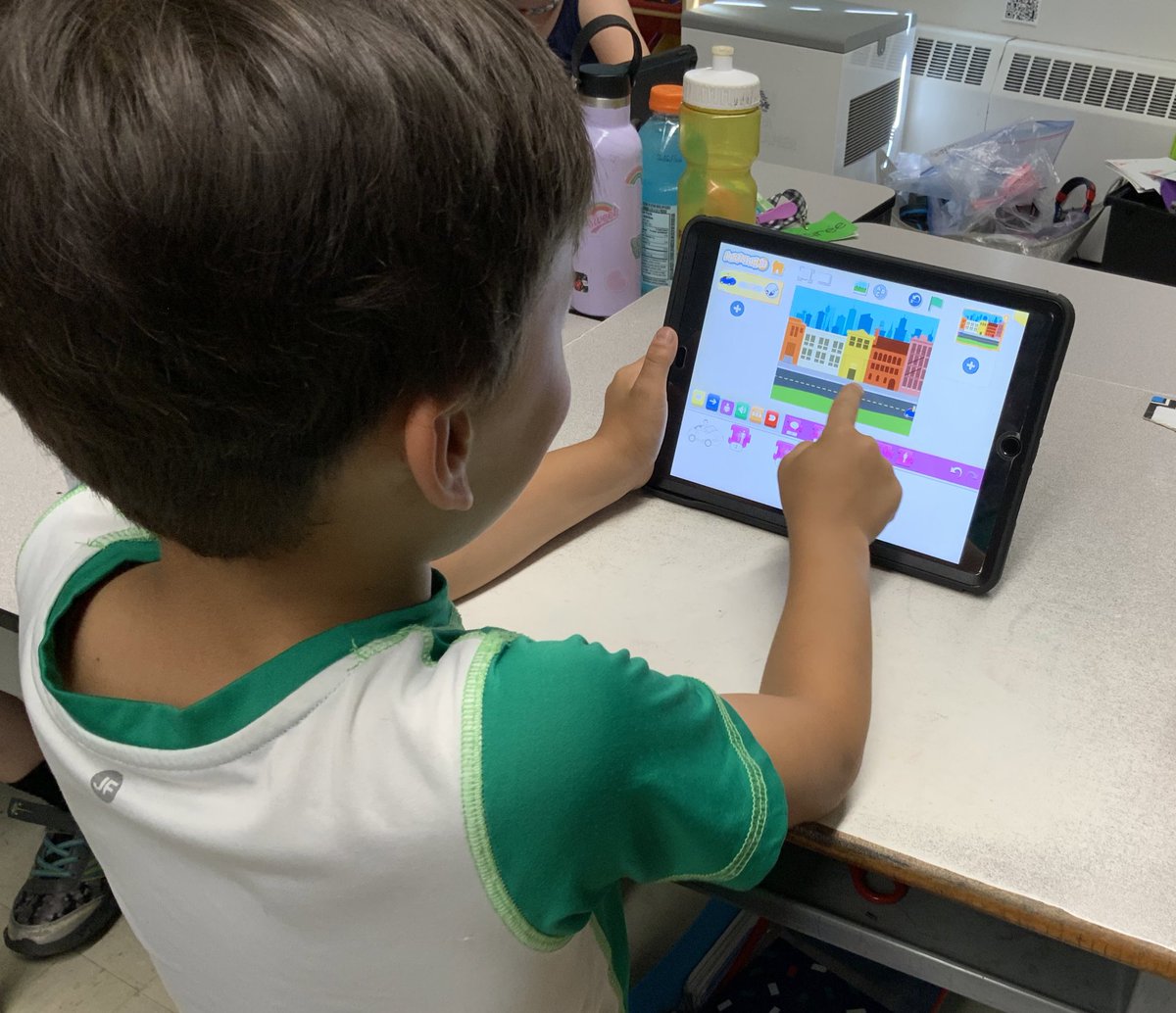 Coding with #scratchjr today <a href="/mcnapseagles/">McNaughton Eagles</a>! Ss were so engaged and showing off their creativity 🧠❤️ Looking forward to future explorations 💻 <a href="/LKelempro/">LKDSB Elem Program</a>