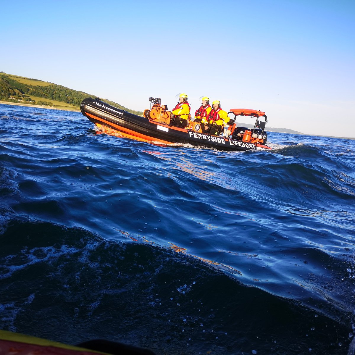Ferryside Lifeboat tweet media