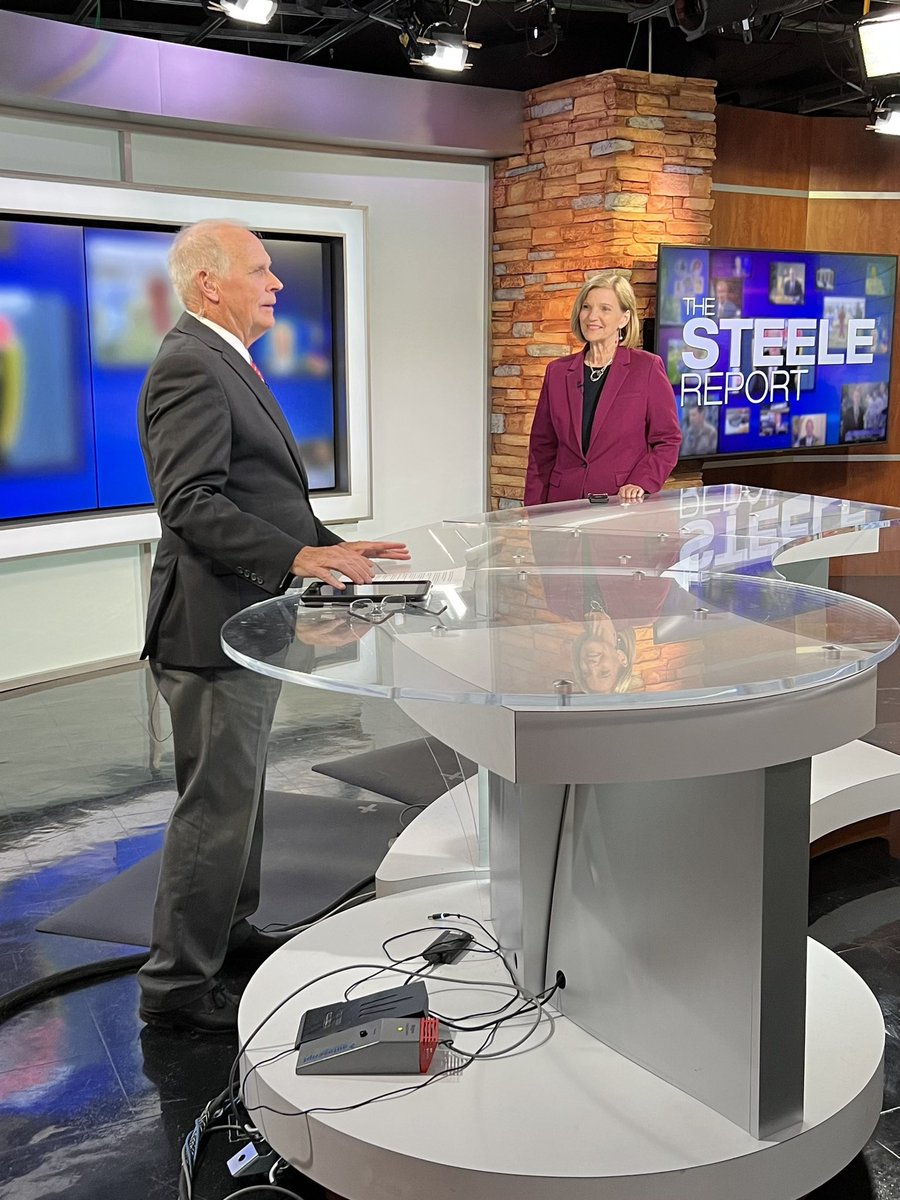 LizMathis1's tweet photo. I spent 16 years anchoring the news at @KWWL. Always good to be back with @ronsteelenews. Tune in Sunday. #SteeleReport https://t.co/1F8txnFVRO