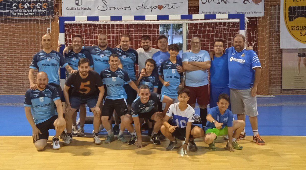 gallostalavera's tweet photo. Hoy hemos pasado un rato impresionante con los chavales de la sección inclusiva del @FS_Talavera 

Sabíamos que nos lo iban a poner difícil, pero que buenos son! 

¿Recordáis la peli "Días de fútbol"? Pues ha sido algo así, sólo que aún peor 🤣

"LOS QUE NUNCA FALLAMOS" 🐔 https://t.co/nPatjMPURu