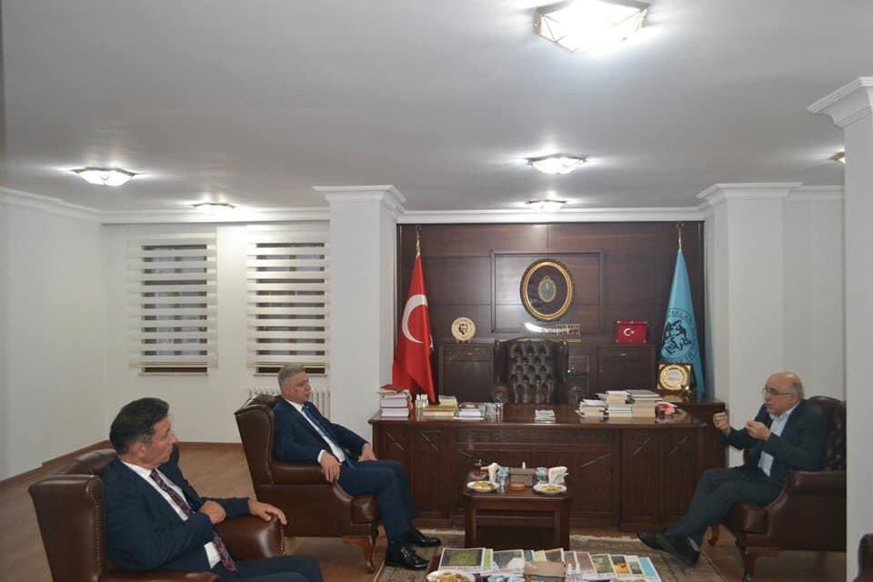 TurkmeneliTurku's tweet photo. Türk düşünce kuruluşlarının ulu çınarı olan Türk Ocakları Genel Merkezini ziyaret eden Irak Türkmen Cephesi Kerkük Milletvekili Erşat Salihi ve Türkmeneli Dernekler Federasyonu Başkanı Mehmet Tütüncü, Genel Başkan Prof. Dr. Mehmet Öz ve değerli yönetimiyle bir araya geldi. https://t.co/g0qhbK4Qmi