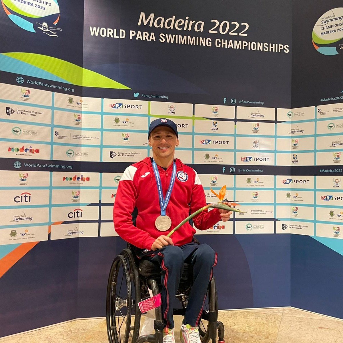 ¡No hay primera sin segunda 💪! Alberto Abarza 🇨🇱 sumó una nueva medalla en el Mundial de para natación en Portugal 🇵🇹 luego de quedarse con el segundo lugar de 🥈 de los 200 metros libres S2 ¡Graaande Beto 🤜✴️🤛! #ChileCompite #TeamParaChile